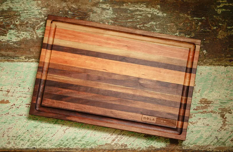 Big Easy Reversible Cutting Board – Acacia Wood Design 1
